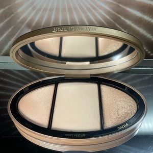 Too Faced Cosmetics ~ Born This Way ~ Turn Up The Light Highlighting Palette Med